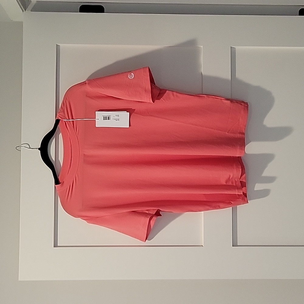 Johnny was calme tee NWT L